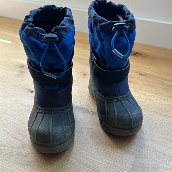 Columbia Unisex-Child Powderbug Plus Ii Snow Boot Collegiate Navy, Chili - Picture 4 of 11